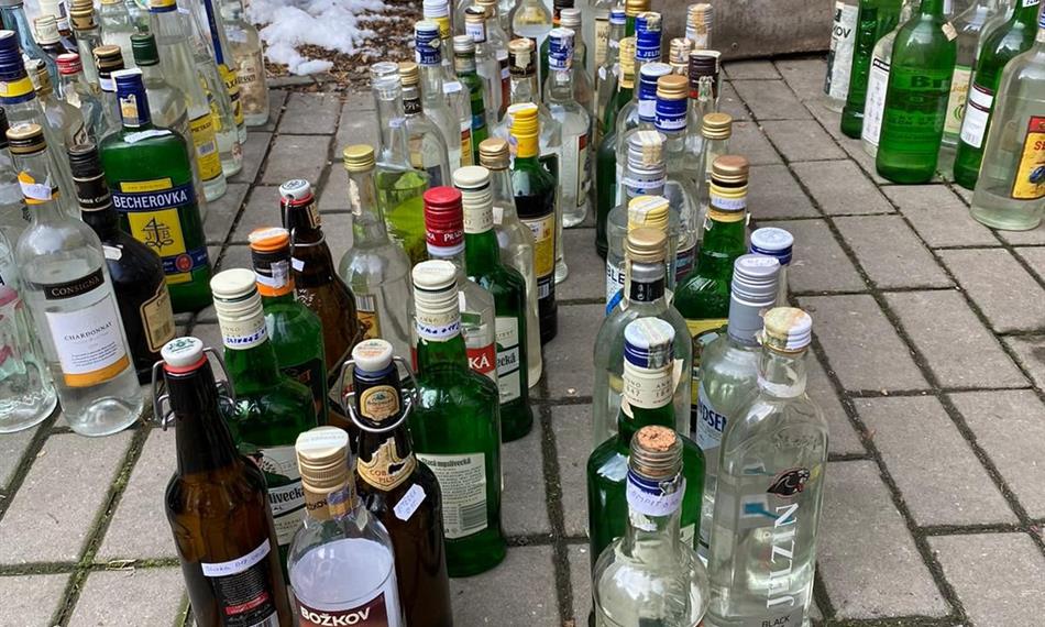 2021-1-14-940Lahve s alkoholem II.jpg